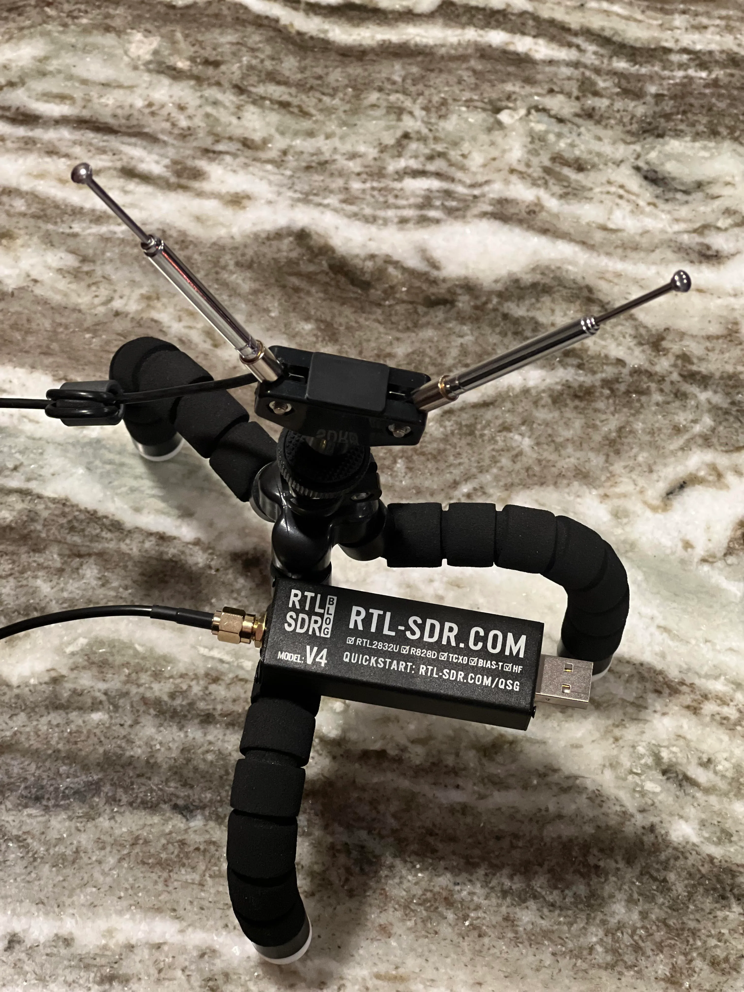 RTL-SDR and V-Dipole Antenna